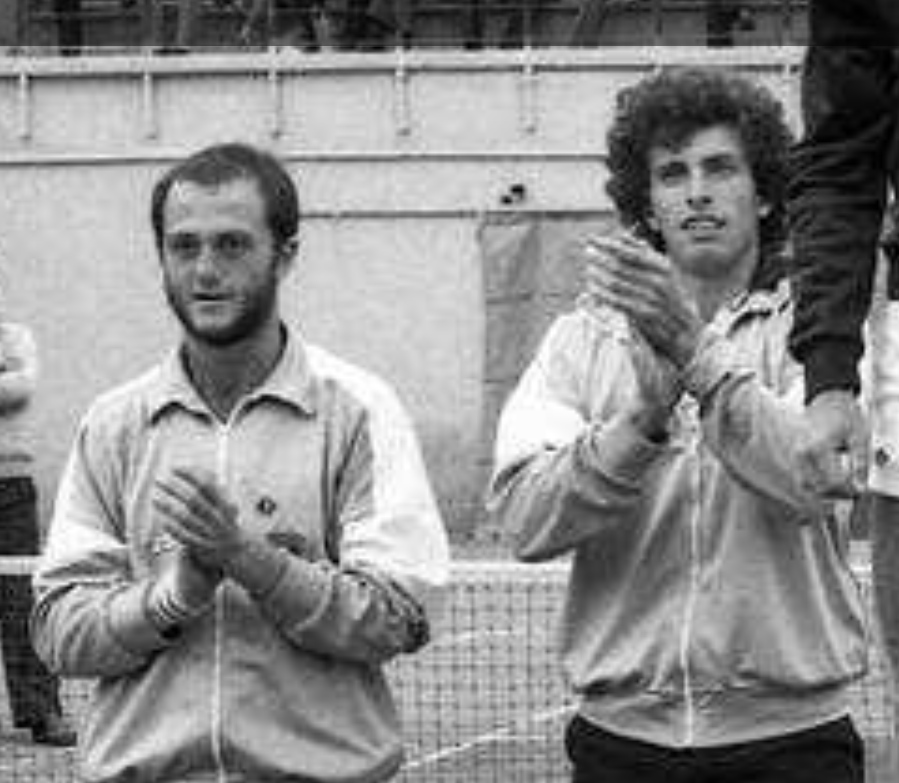 Angelo Binaghi e Raimondo Ricci Bitti applaudono a bordo campo