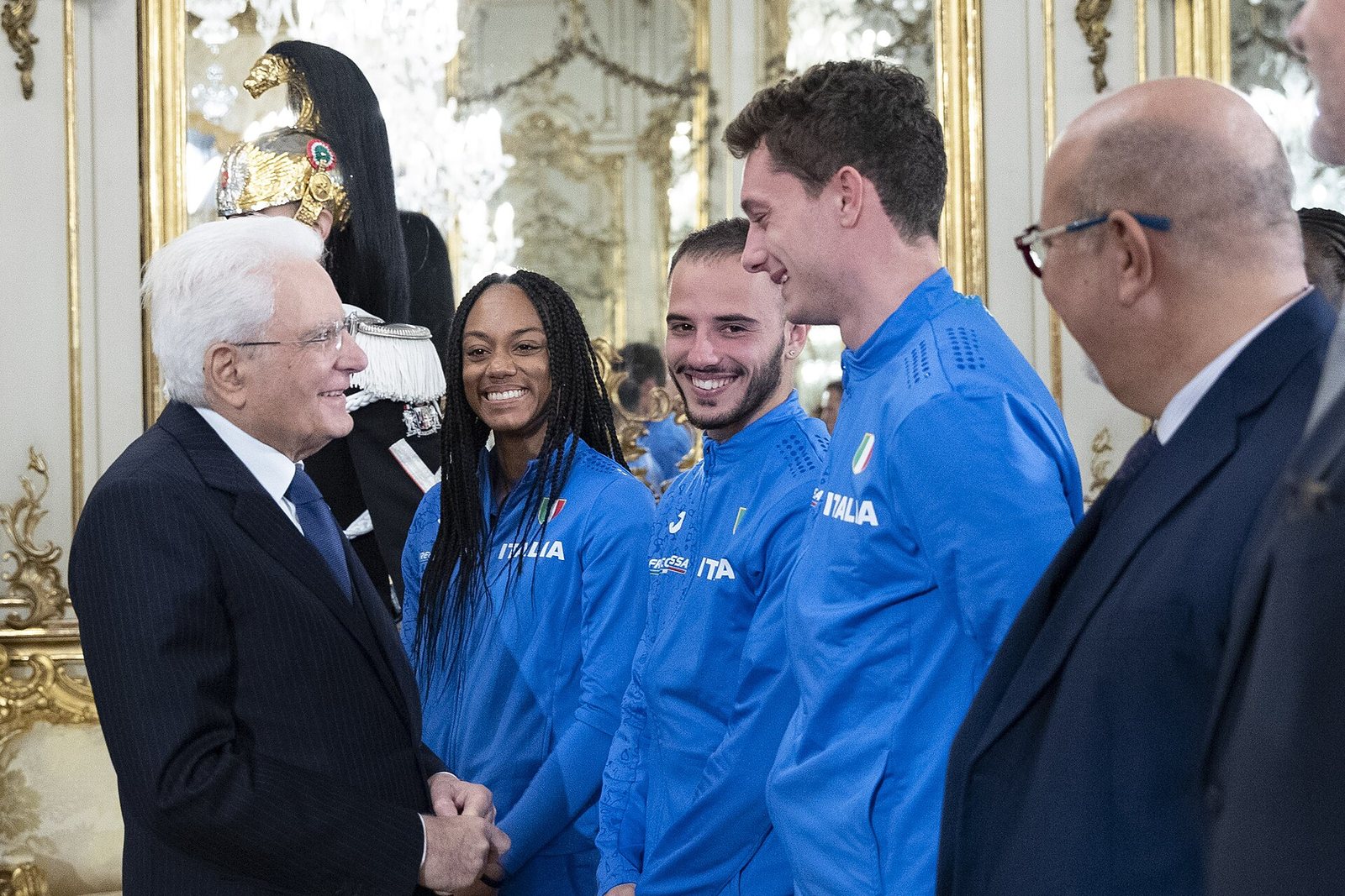 Il Presidente Mattarella con Larissa Iapichino, Lorenzo Patta e Filippo Tortu al Quirinale