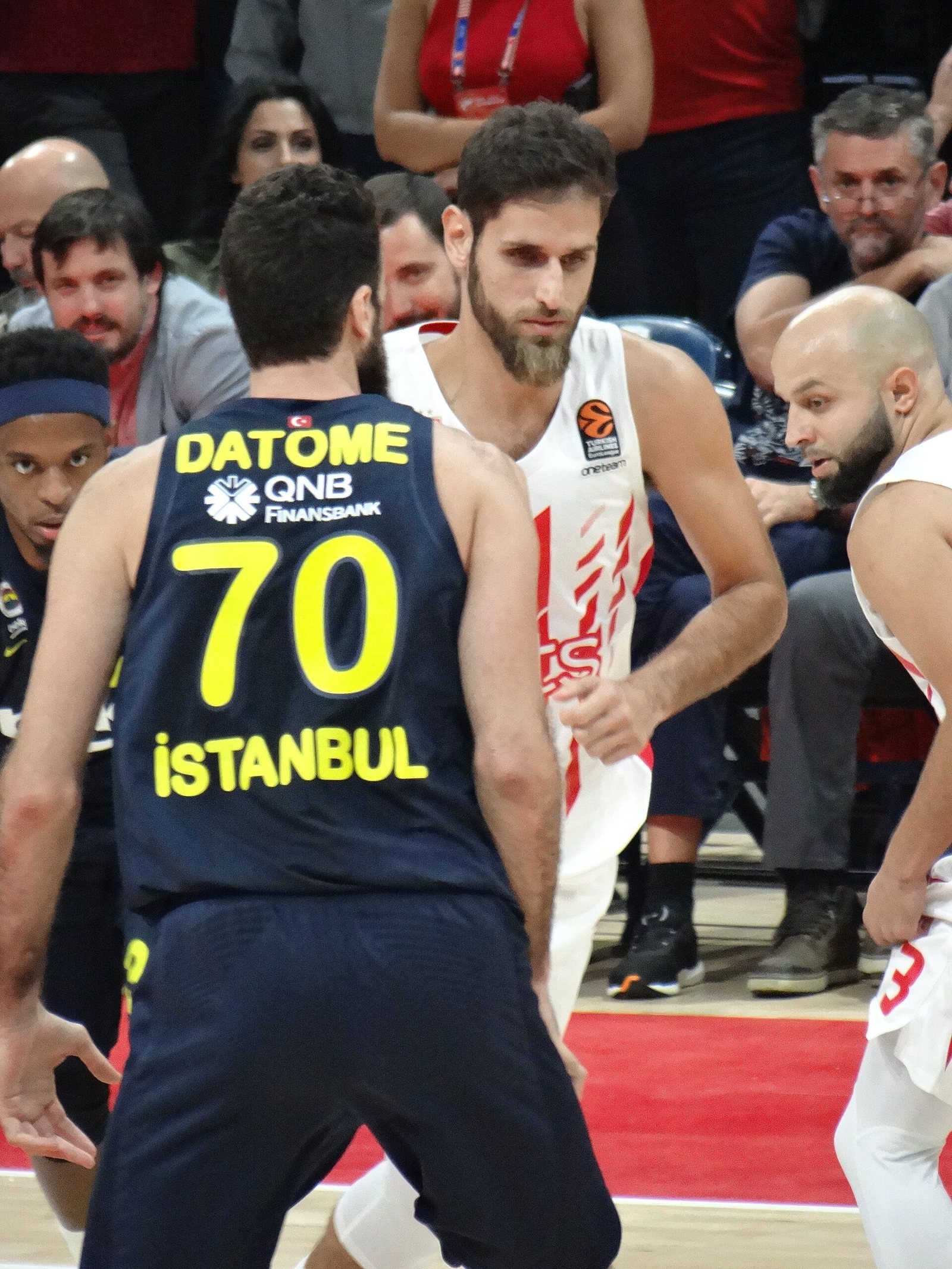 Luigi Datome con il numero 70 del Fenerbahçe in EuroLega