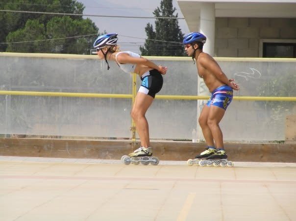 Allenamento in pista con un altro pattinatore