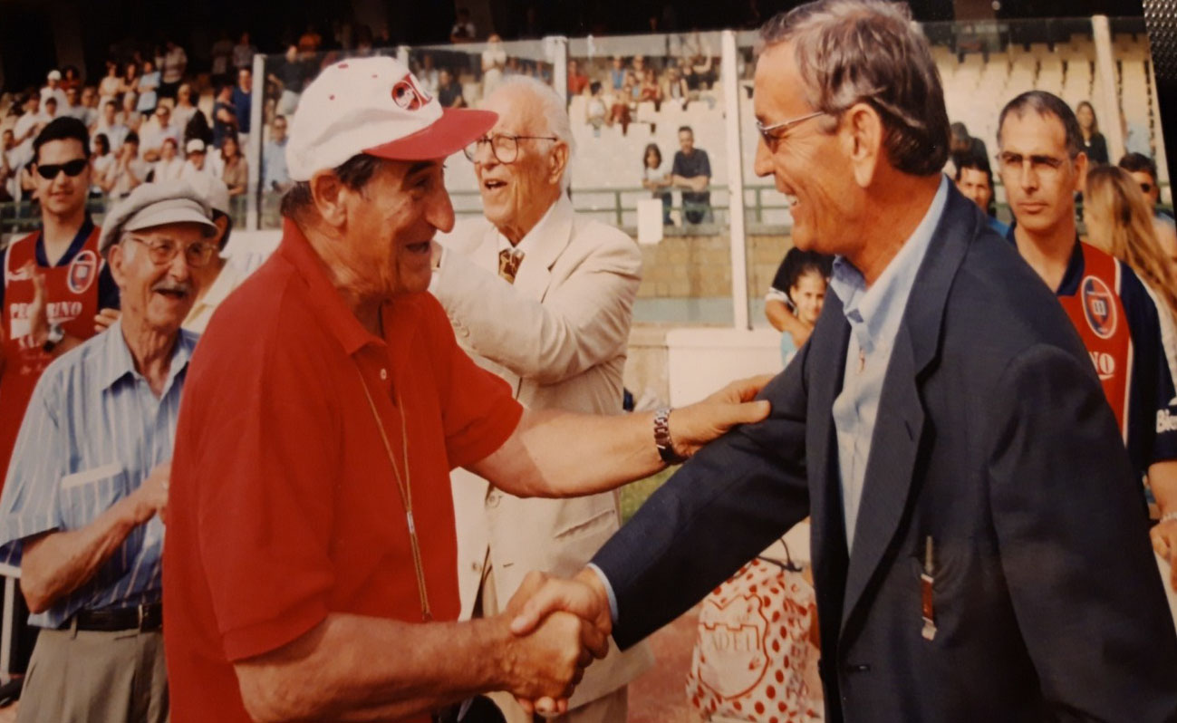 Enzo Molinas con Gigi Riva e Cenzo Soro, fondatori della Scuola calcio Gigi Riva