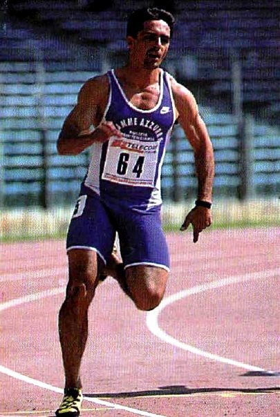 Sandro Floris in corsa con la maglia delle Fiamme Azzurre
