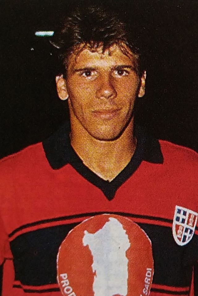 Gianfranco Zola giovane con la maglia rossonera della Torres