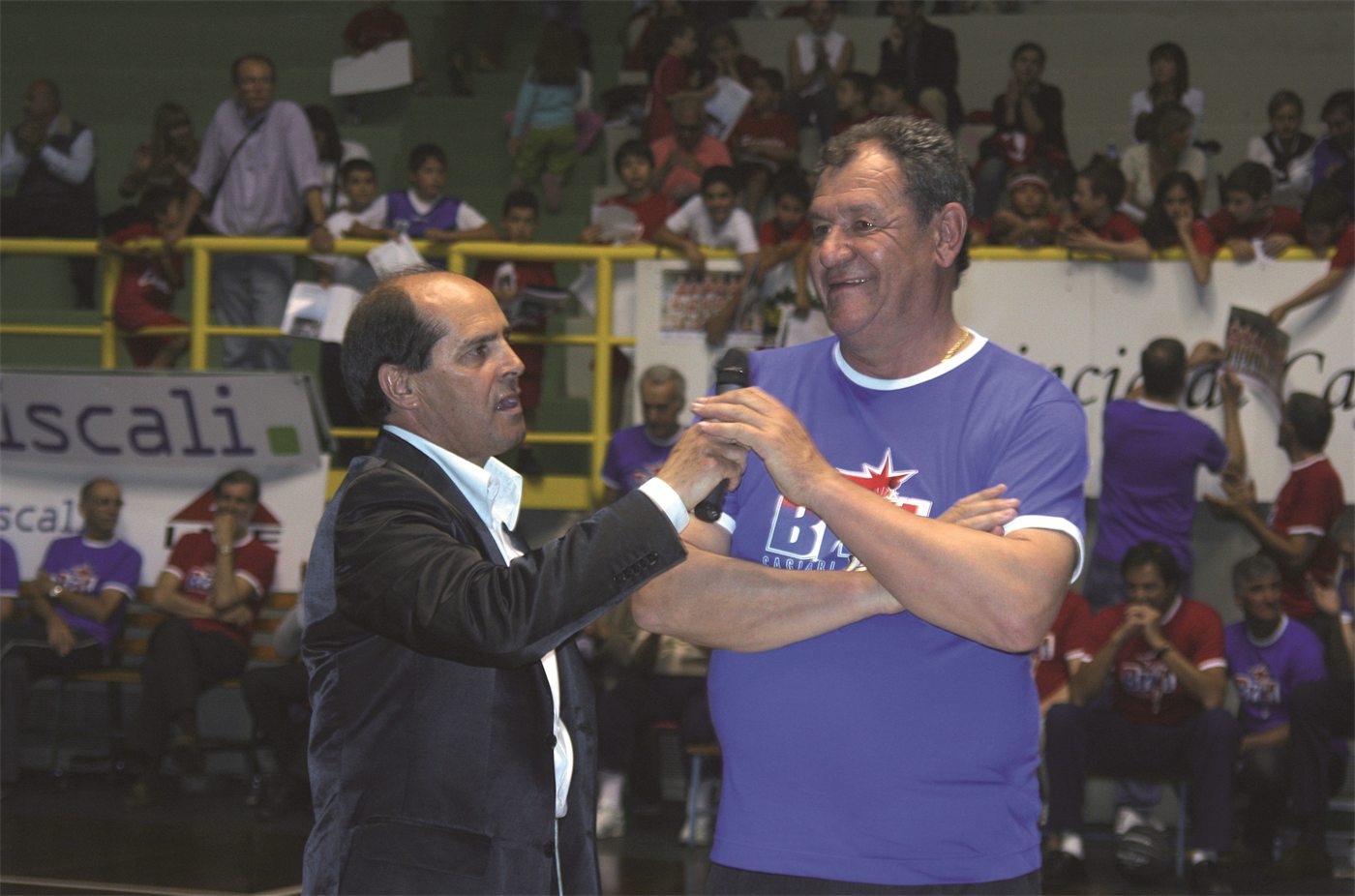 Premiazione al microfono durante la festa dei reduci del Brill