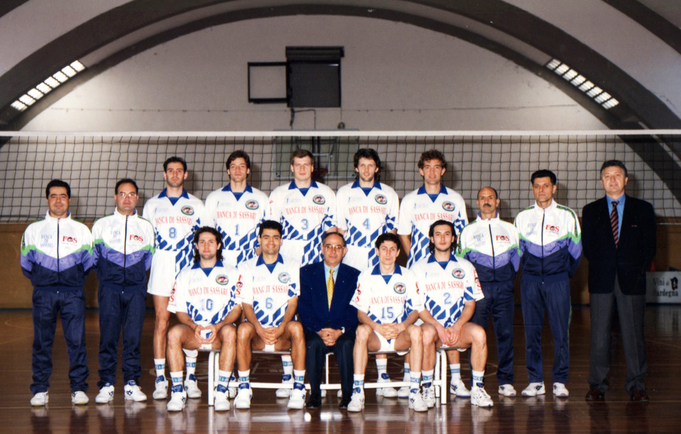 Foto ufficiale della squadra dell'Olimpia Sant'Antioco con staff e dirigenti